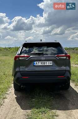Внедорожник / Кроссовер Toyota RAV4 2020 в 