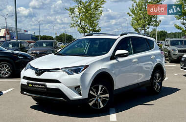 Внедорожник / Кроссовер Toyota RAV4 2017 в Киеве