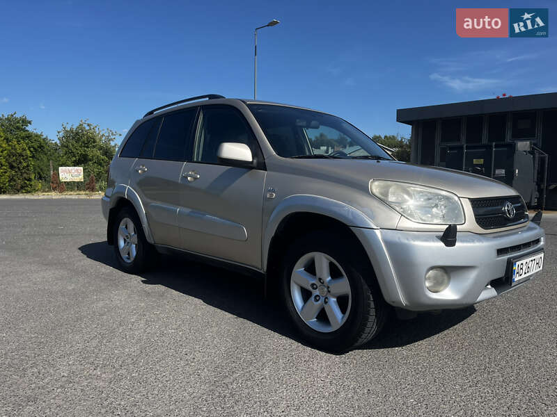 Внедорожник / Кроссовер Toyota RAV4 2004 в Виннице