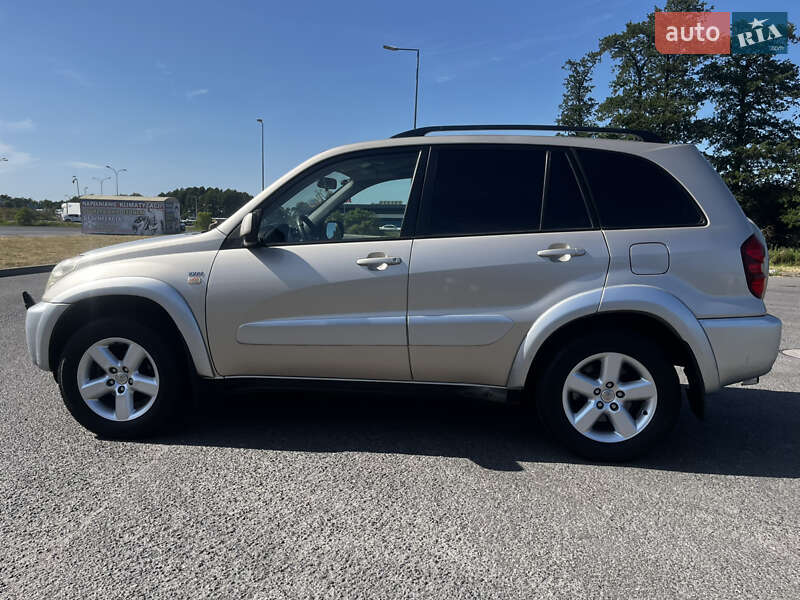 Внедорожник / Кроссовер Toyota RAV4 2004 в Виннице