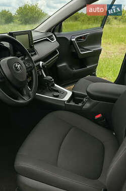 Внедорожник / Кроссовер Toyota RAV4 2020 в 