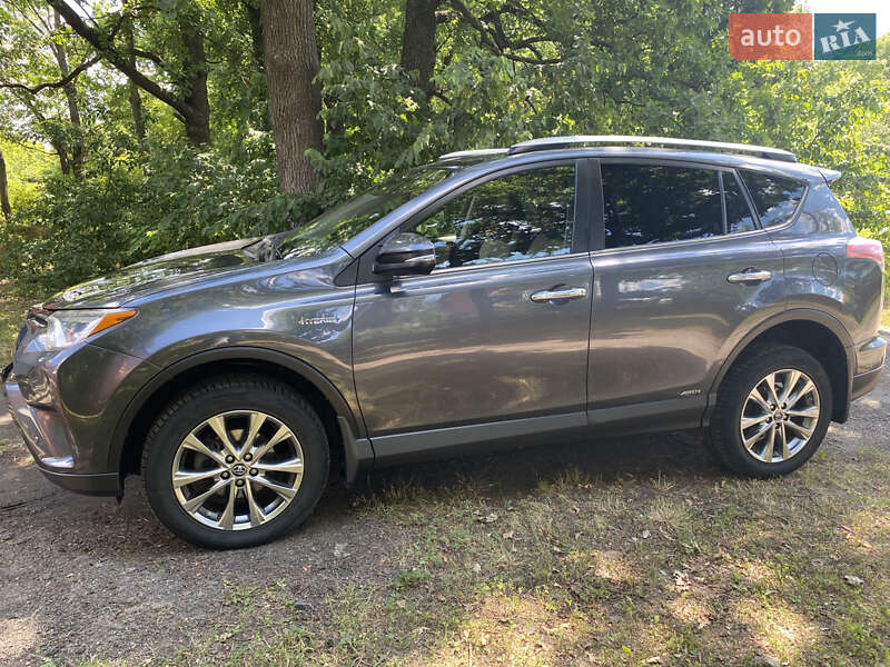 Позашляховик / Кросовер Toyota RAV4 2016 в Полтаві