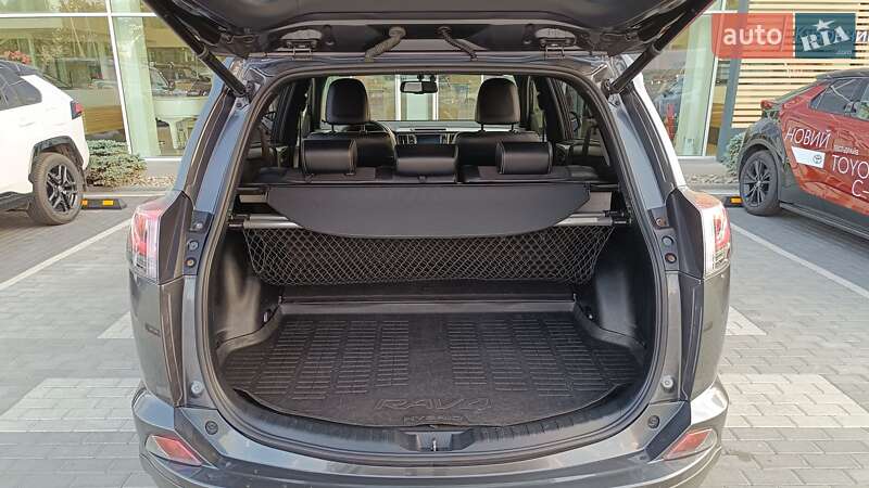 Внедорожник / Кроссовер Toyota RAV4 2018 в Киеве
