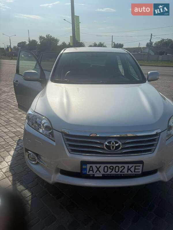 Toyota RAV4 2011