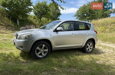 Позашляховик / Кросовер Toyota RAV4 2005 в 