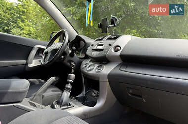 Позашляховик / Кросовер Toyota RAV4 2005 в 