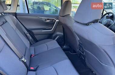 Внедорожник / Кроссовер Toyota RAV4 2021 в 