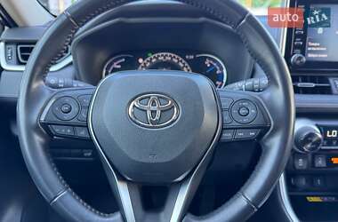 Внедорожник / Кроссовер Toyota RAV4 2021 в 