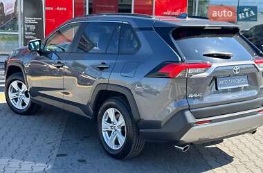 Внедорожник / Кроссовер Toyota RAV4 2021 в 