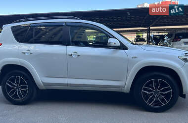 Внедорожник / Кроссовер Toyota RAV4 2011 в 