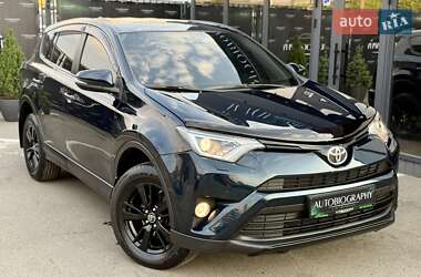 Внедорожник / Кроссовер Toyota RAV4 2017 в Киеве