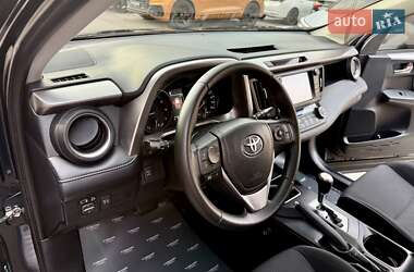 Позашляховик / Кросовер Toyota RAV4 2017 в 