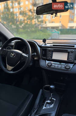 Внедорожник / Кроссовер Toyota RAV4 2014 в 