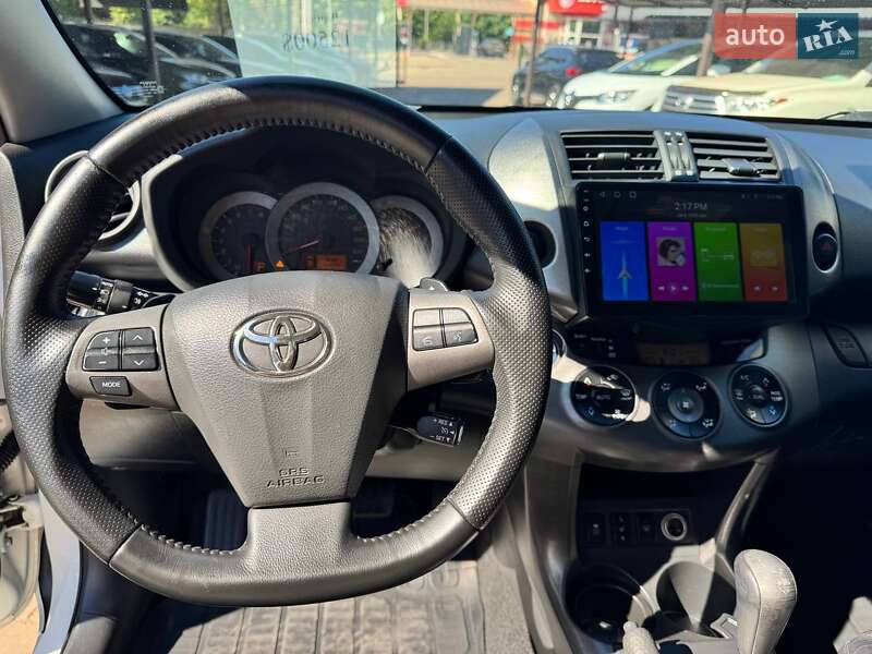 Позашляховик / Кросовер Toyota RAV4 2010 в Кривому Розі
