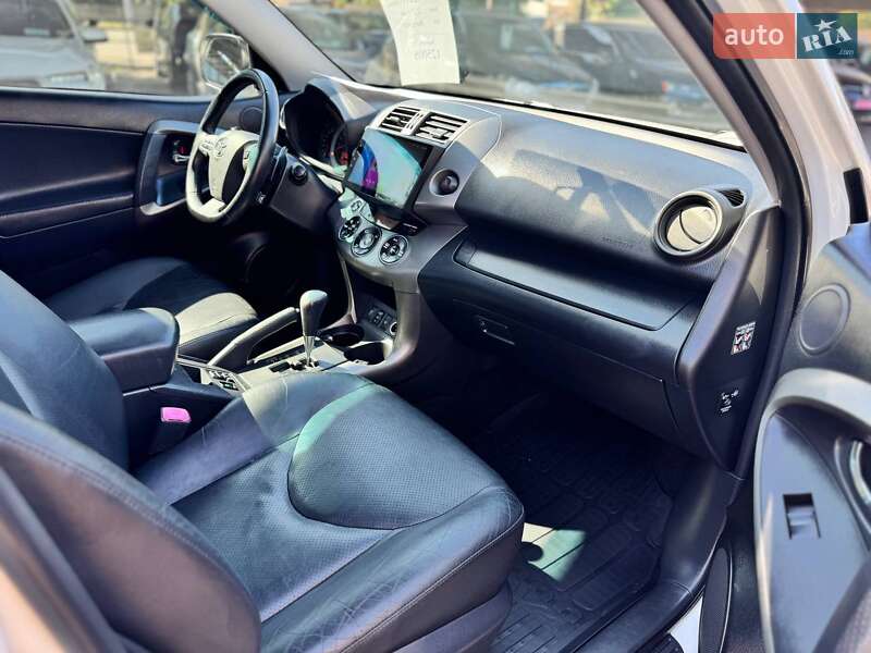 Позашляховик / Кросовер Toyota RAV4 2010 в Кривому Розі