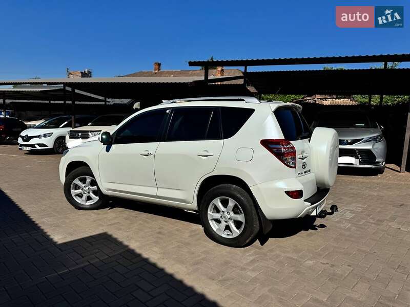 Позашляховик / Кросовер Toyota RAV4 2010 в Кривому Розі