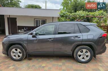 Позашляховик / Кросовер Toyota RAV4 2021 в Чернівцях