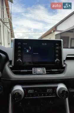Внедорожник / Кроссовер Toyota RAV4 2021 в 
