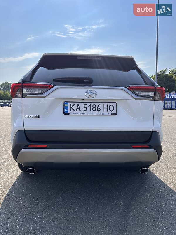 Внедорожник / Кроссовер Toyota RAV4 2022 в Киеве