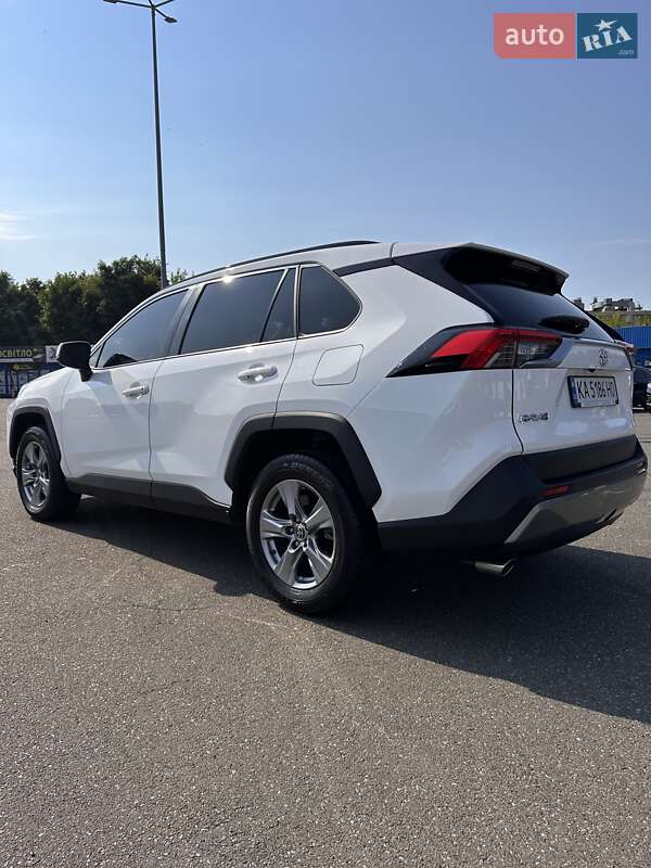 Внедорожник / Кроссовер Toyota RAV4 2022 в Киеве