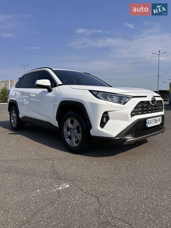 Внедорожник / Кроссовер Toyota RAV4 2022 в Киеве
