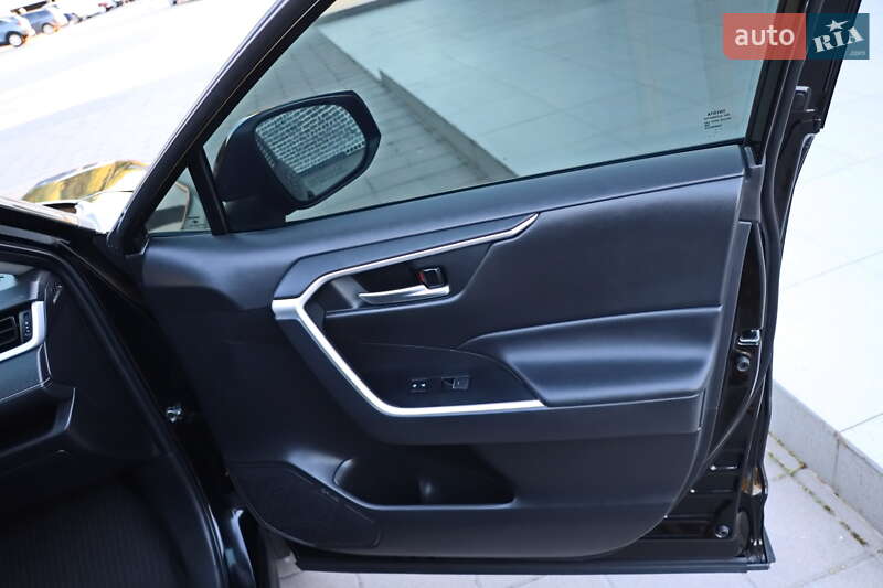 Позашляховик / Кросовер Toyota RAV4 2023 в Кременчуці