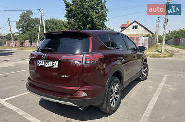 Позашляховик / Кросовер Toyota RAV4 2016 в 