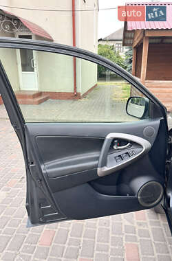 Внедорожник / Кроссовер Toyota RAV4 2007 в 