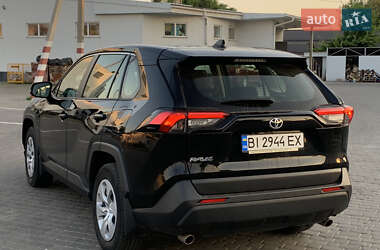 Позашляховик / Кросовер Toyota RAV4 2020 в 