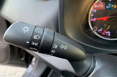 Позашляховик / Кросовер Toyota RAV4 2020 в 
