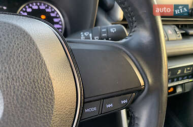 Позашляховик / Кросовер Toyota RAV4 2020 в 