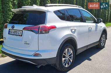 Внедорожник / Кроссовер Toyota RAV4 2018 в 