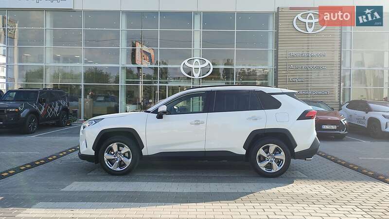 Внедорожник / Кроссовер Toyota RAV4 2020 в Киеве