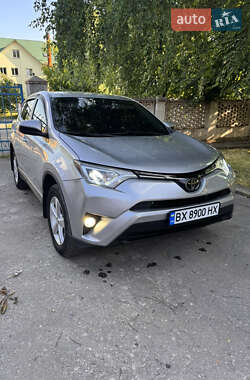 Внедорожник / Кроссовер Toyota RAV4 2017 в Хмельницком