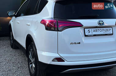 Внедорожник / Кроссовер Toyota RAV4 2016 в 