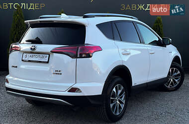 Внедорожник / Кроссовер Toyota RAV4 2016 в 