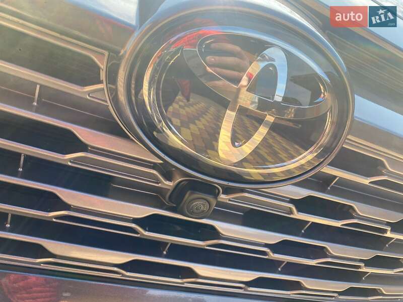 Внедорожник / Кроссовер Toyota RAV4 2020 в Киеве