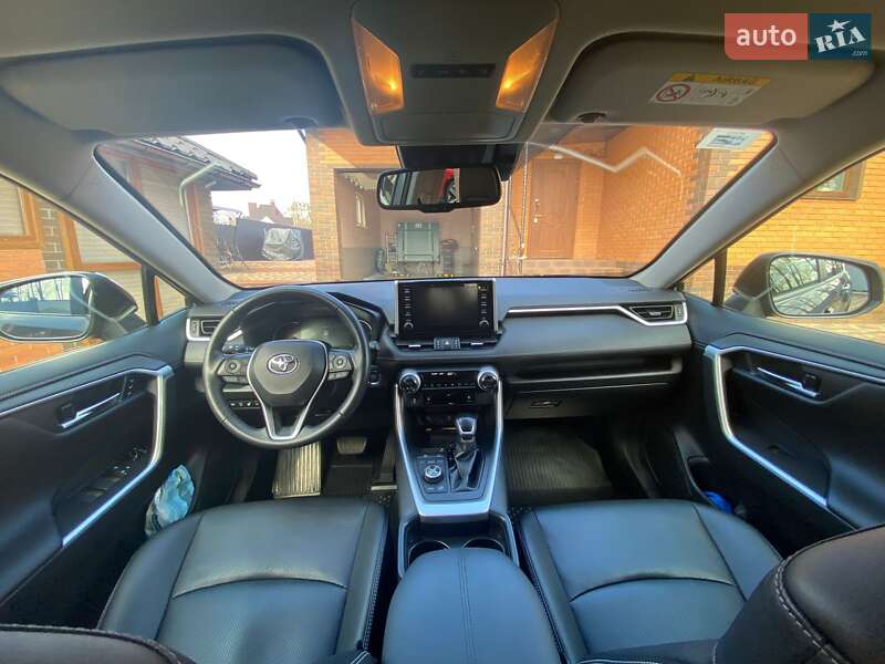 Внедорожник / Кроссовер Toyota RAV4 2020 в Киеве