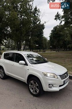 Позашляховик / Кросовер Toyota RAV4 2010 в Харкові