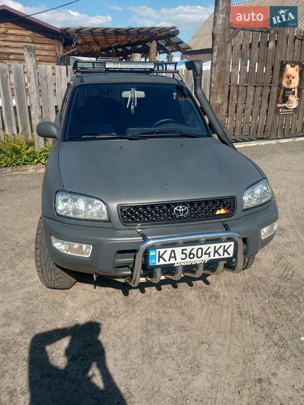Внедорожник / Кроссовер Toyota RAV4 1998 в Броварах