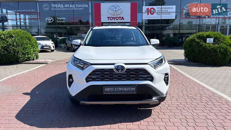 Внедорожник / Кроссовер Toyota RAV4 2022 в Хмельницком