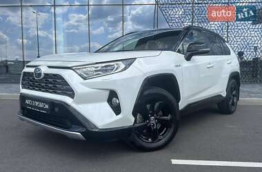 Внедорожник / Кроссовер Toyota RAV4 2020 в Киеве