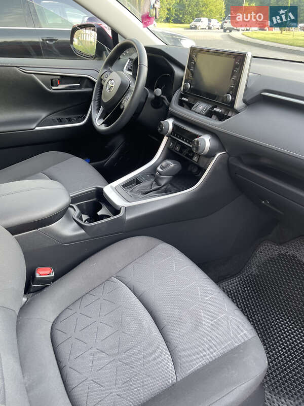 Внедорожник / Кроссовер Toyota RAV4 2021 в Львове