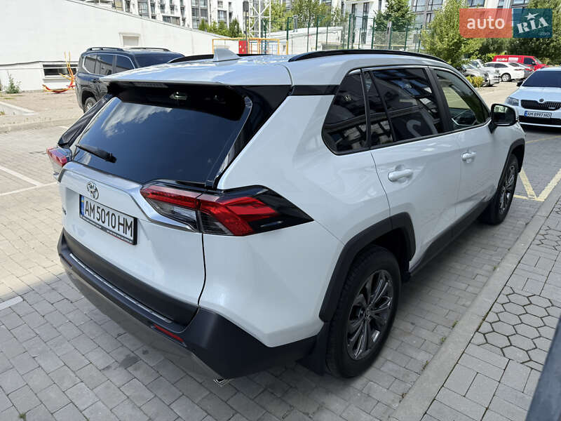 Позашляховик / Кросовер Toyota RAV4 2023 в Києві