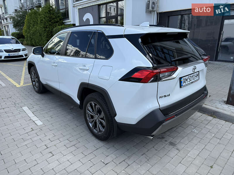 Позашляховик / Кросовер Toyota RAV4 2023 в Києві