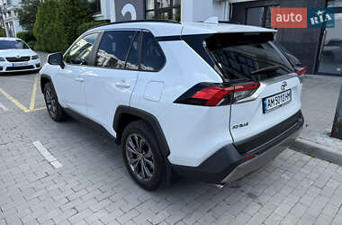 Позашляховик / Кросовер Toyota RAV4 2023 в 