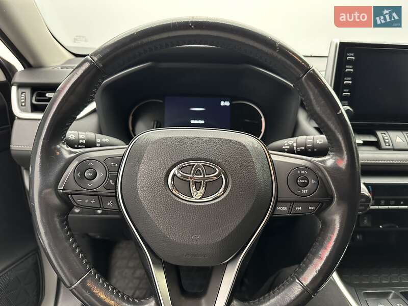 Внедорожник / Кроссовер Toyota RAV4 2019 в Киеве