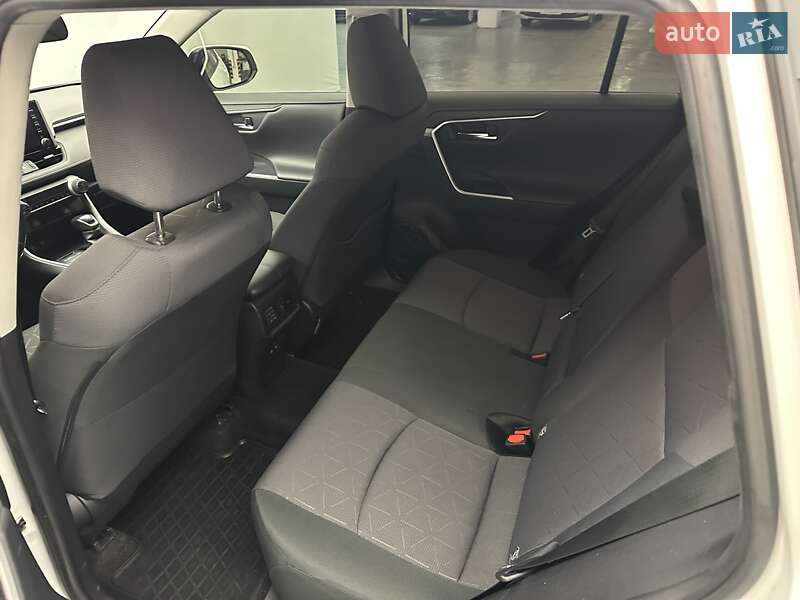 Внедорожник / Кроссовер Toyota RAV4 2019 в Киеве
