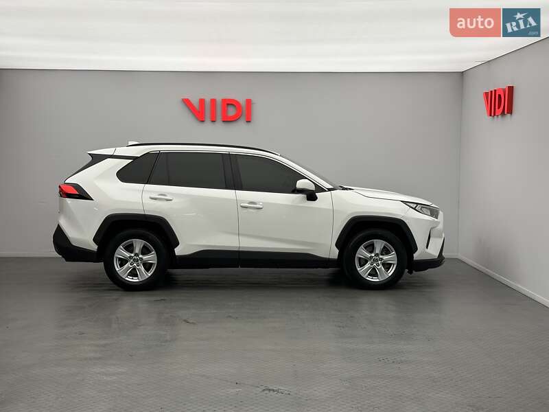 Внедорожник / Кроссовер Toyota RAV4 2019 в Киеве