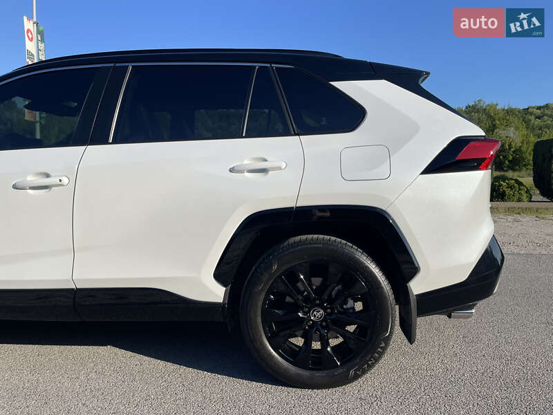 Позашляховик / Кросовер Toyota RAV4 2023 в Дніпрі